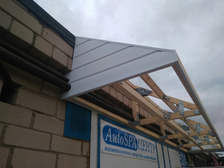 Козырек на гараж