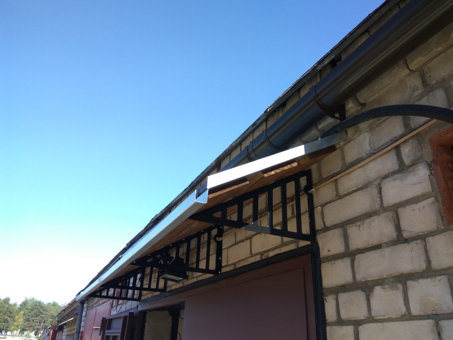 Козырек над гаражными воротами