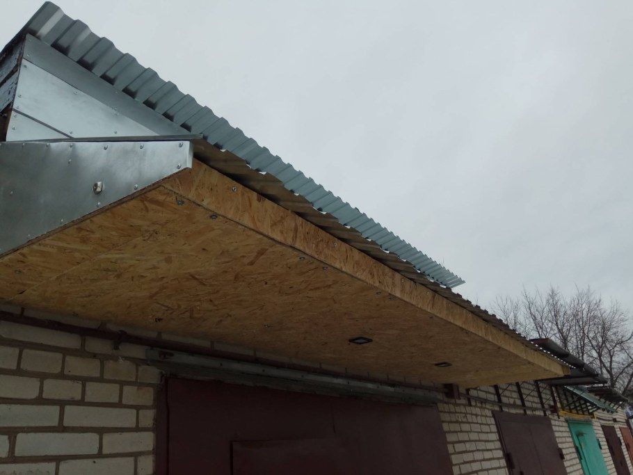 Гараж - Преображение (козырёк над воротами) водосточная система