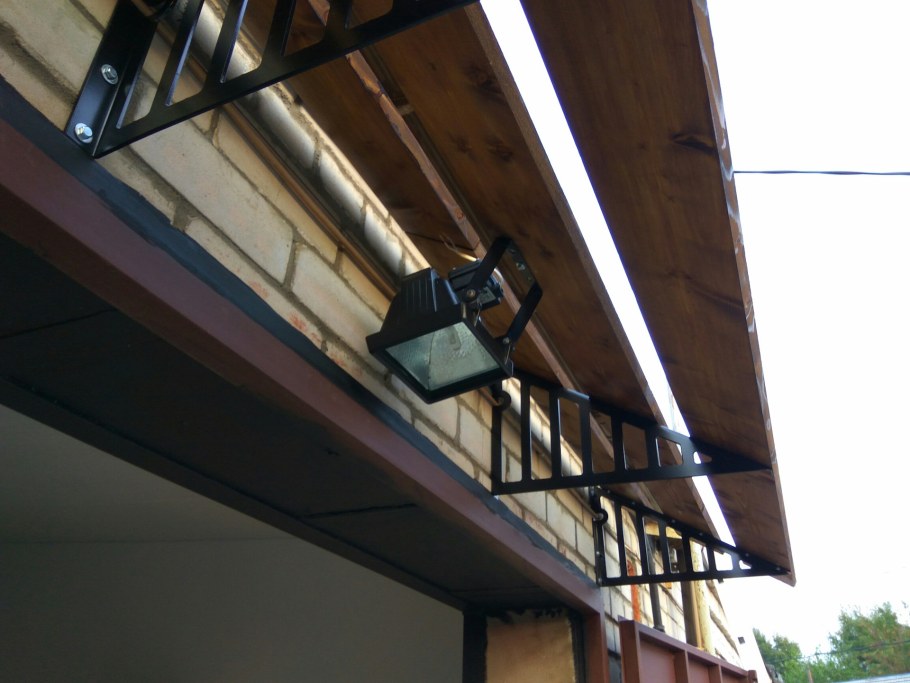 Кронштейн для козырька