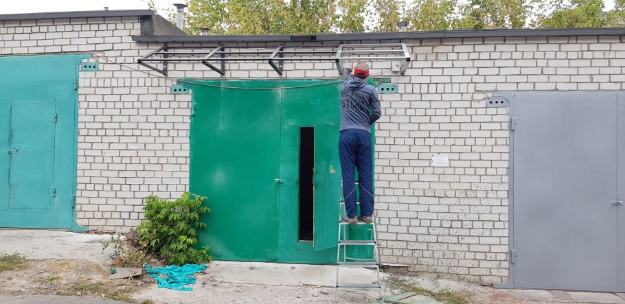 Навес над воротами гаража