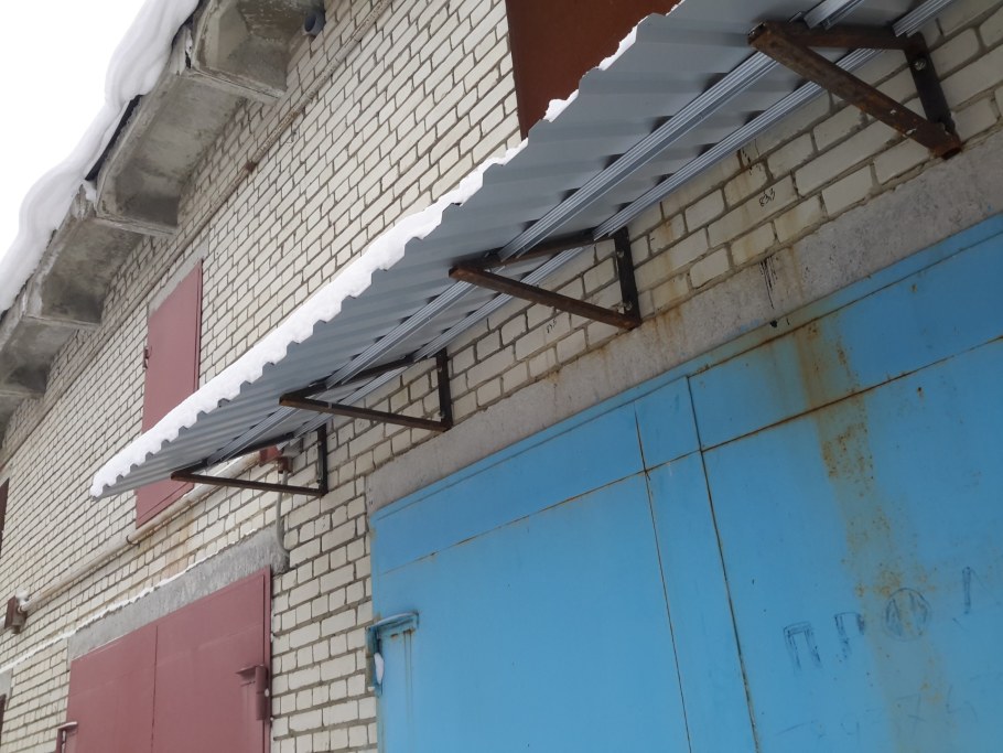Козырек над гаражом