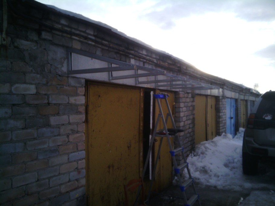 Козырек над гаражом