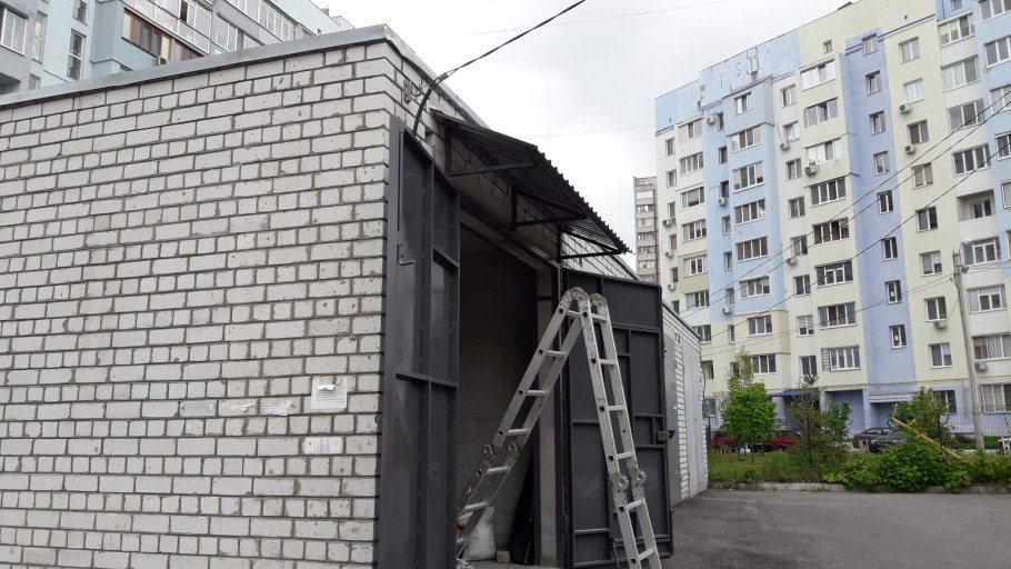 Козырек над воротами Ангара промзданий