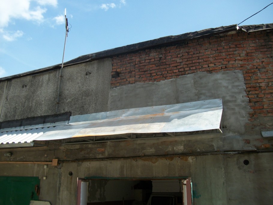 Козырек на ворота гаража