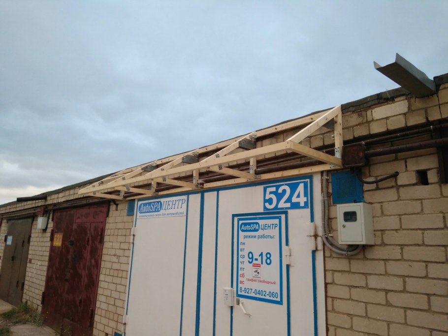 Козырек на гараж