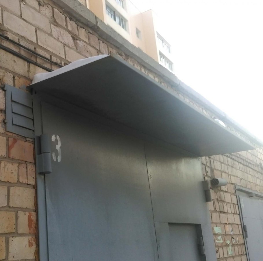 Козырек на гараж