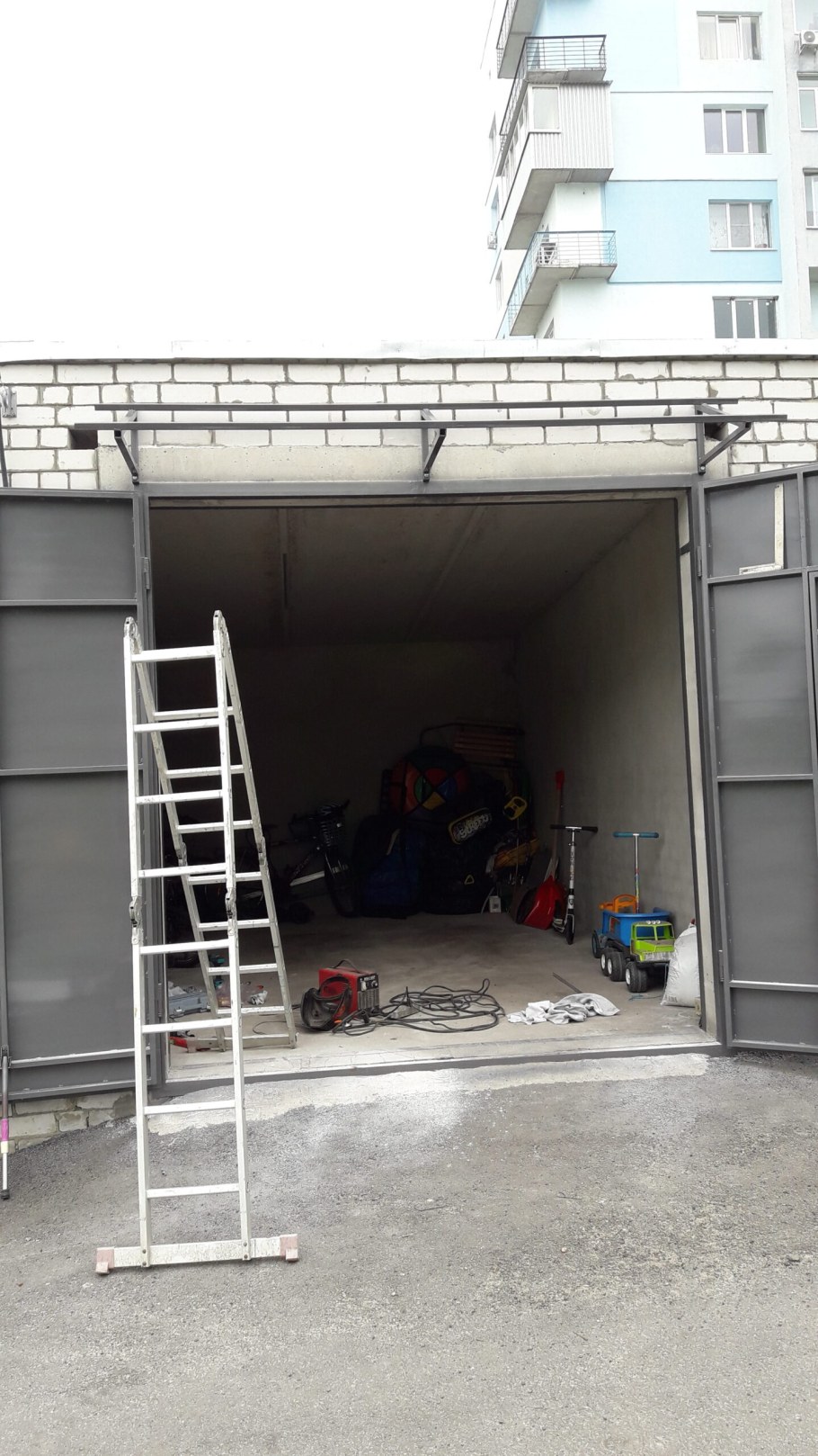 Козырек для ворот гаража