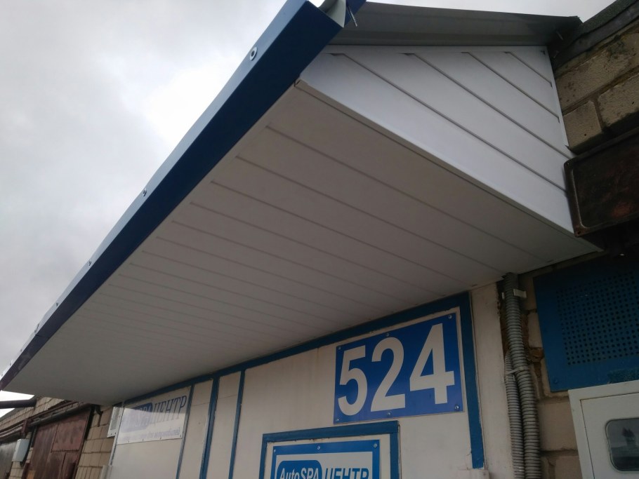 Навес над воротами гаража