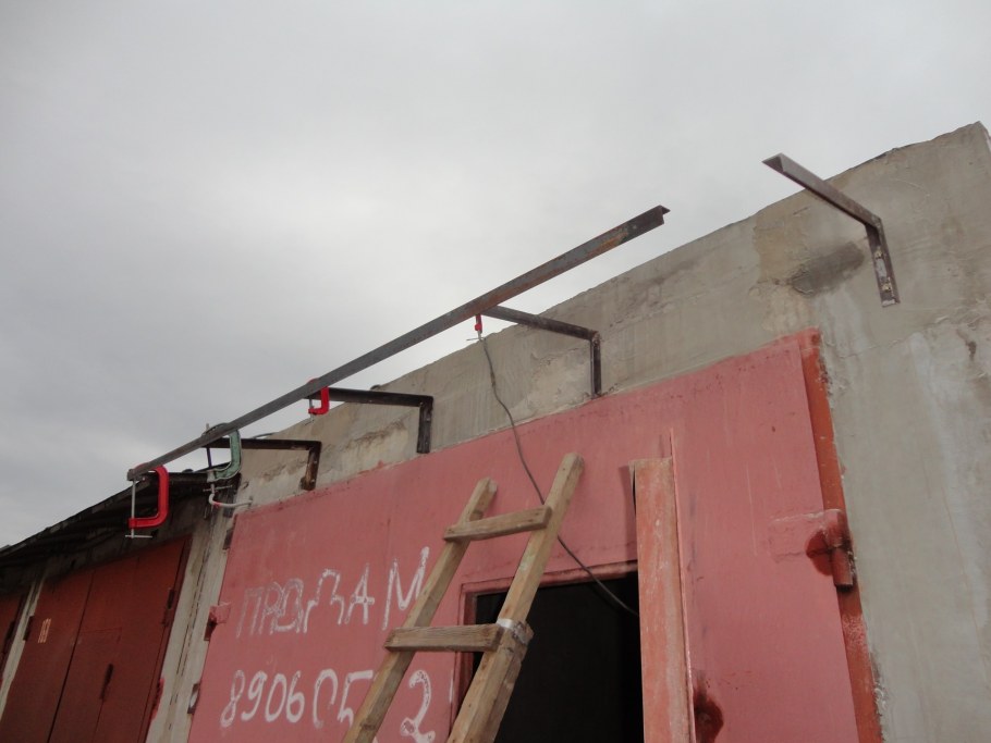 Козырек над воротами гаража