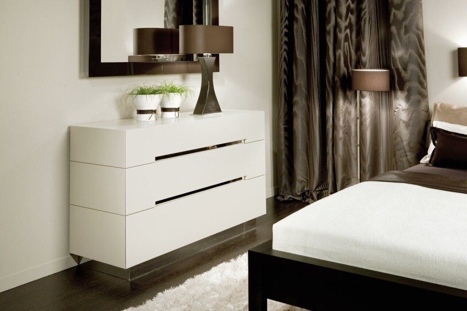 Подвесной комод в прихожую