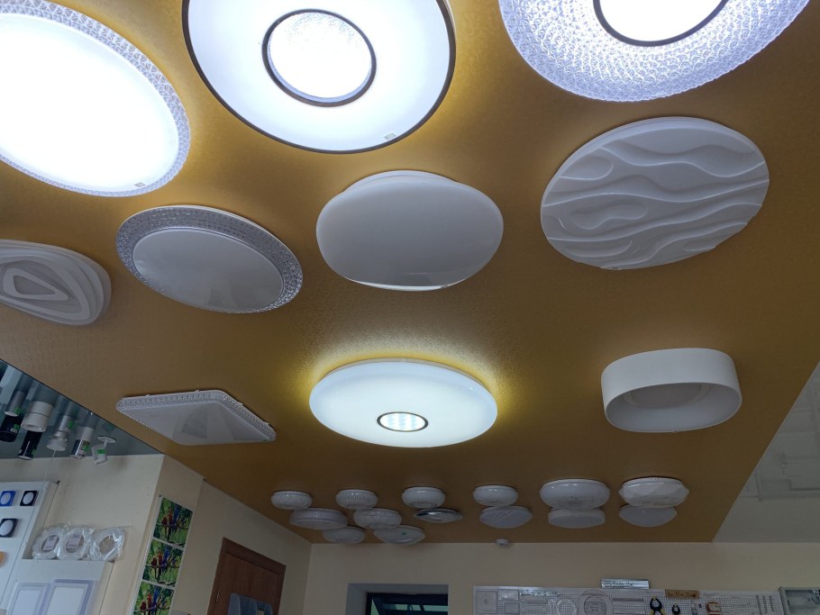 Потолочные плафоны для натяжных потолков