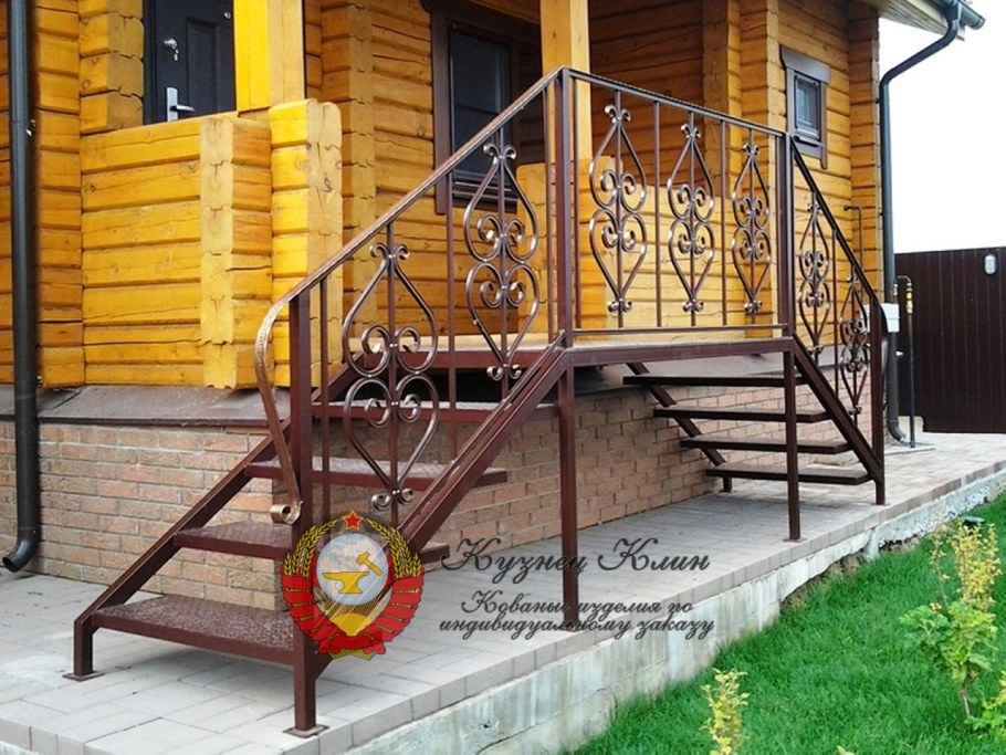 Лестница на крыльцо из металла