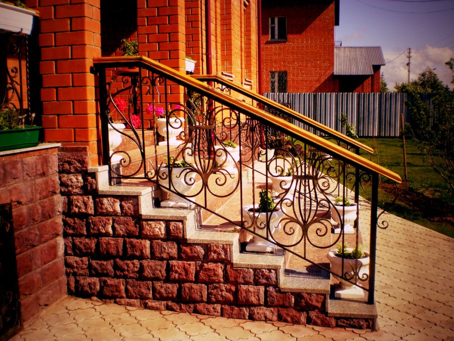 Кованые ограждения для крыльца