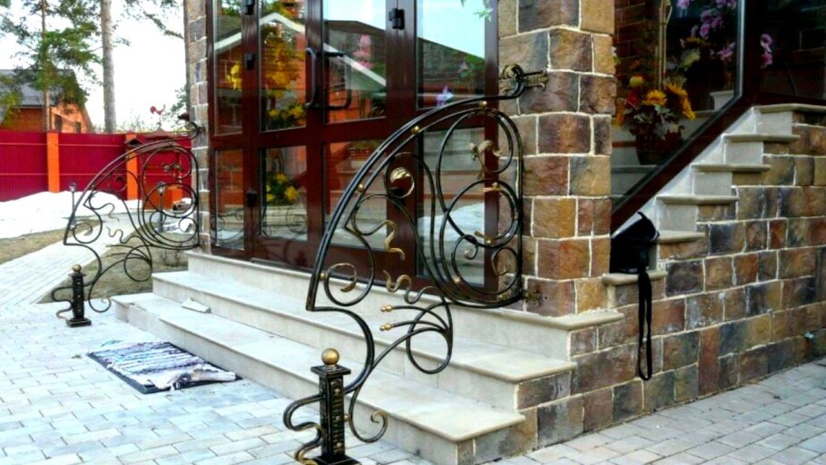 Кованые поручни для крыльца