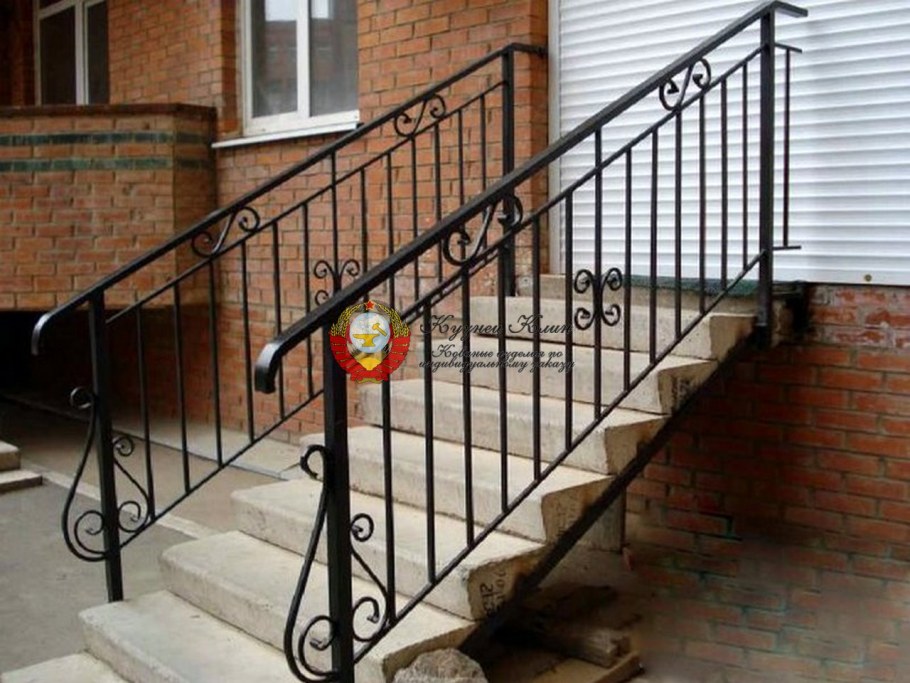 Перила металлические для крыльца