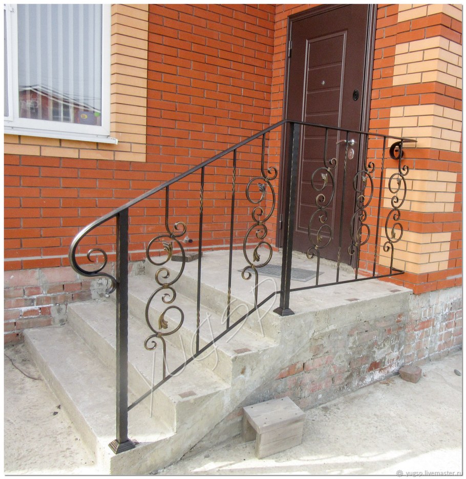 Перила металлические для крыльца