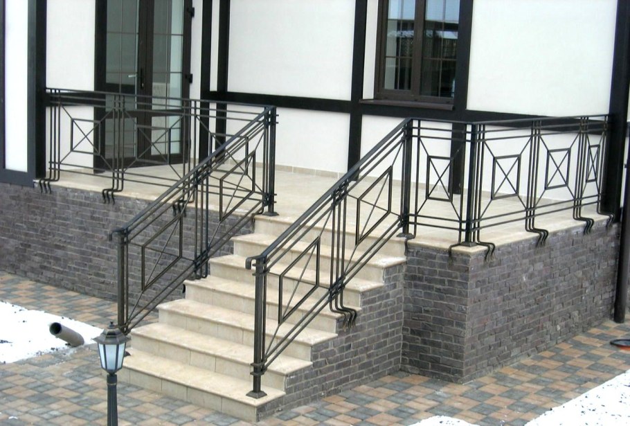 Перила для крыльца из металла