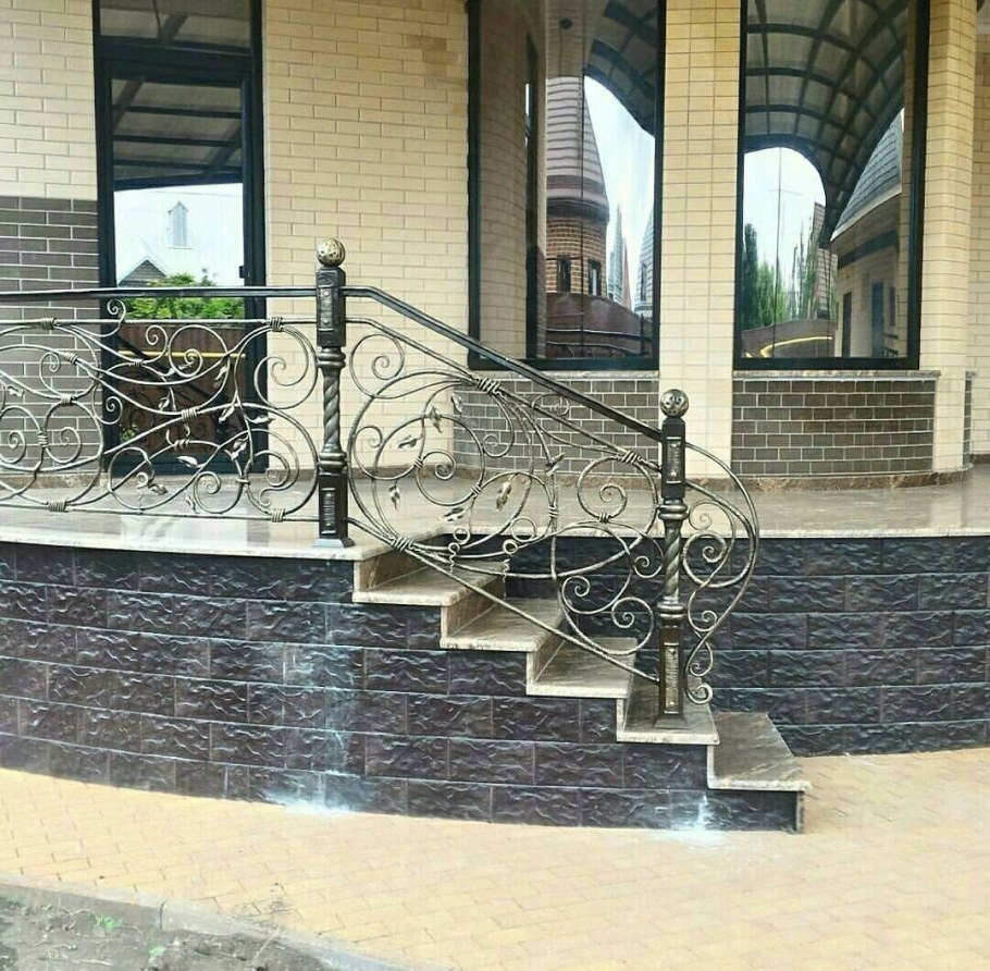 Входные ступеньки