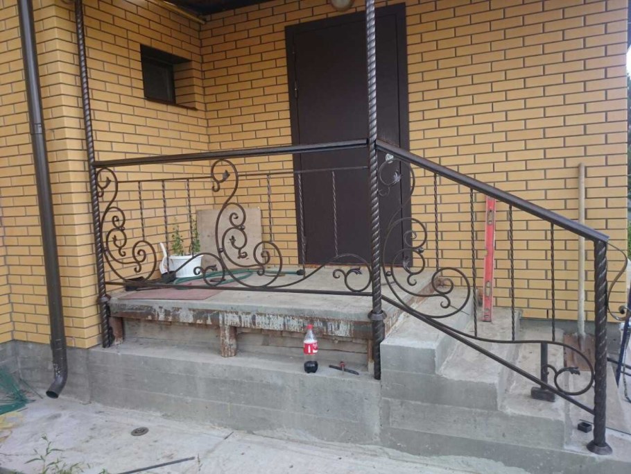 Кованые ограждения для крыльца