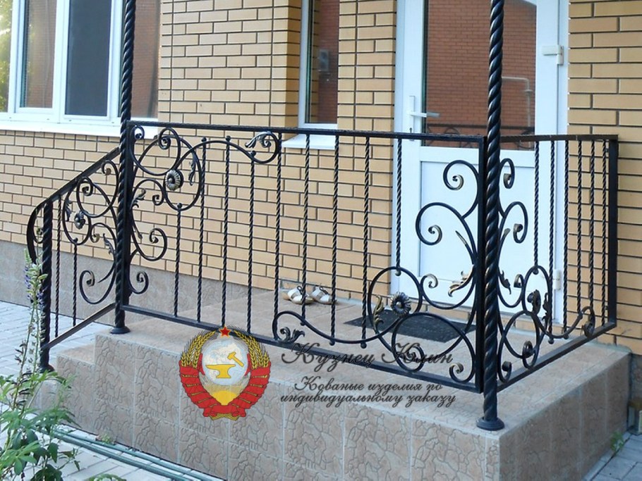 Перила для крыльца из металла