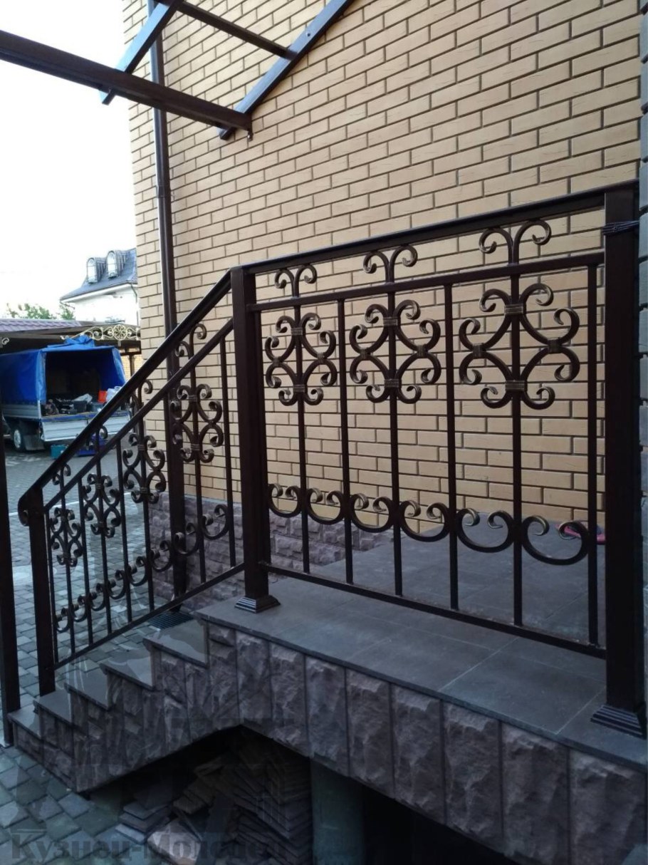 Ограждение крыльца из металла