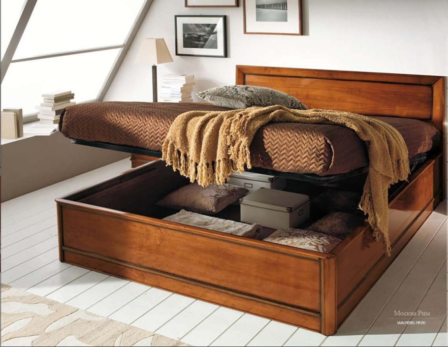 Двуспальная кровать