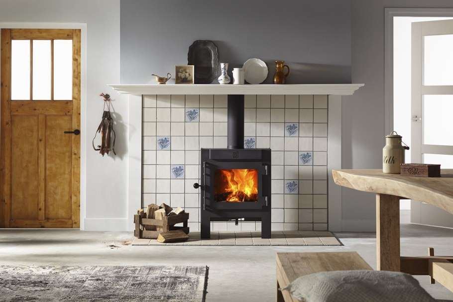 Дровяной камин в скандинавском стиле