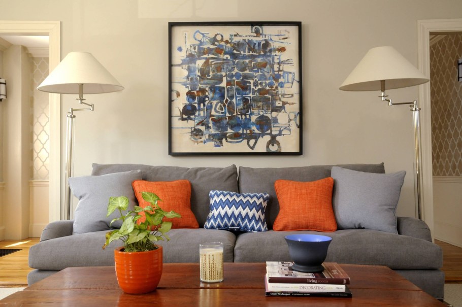 Интерьер с оранжевыми акцентами