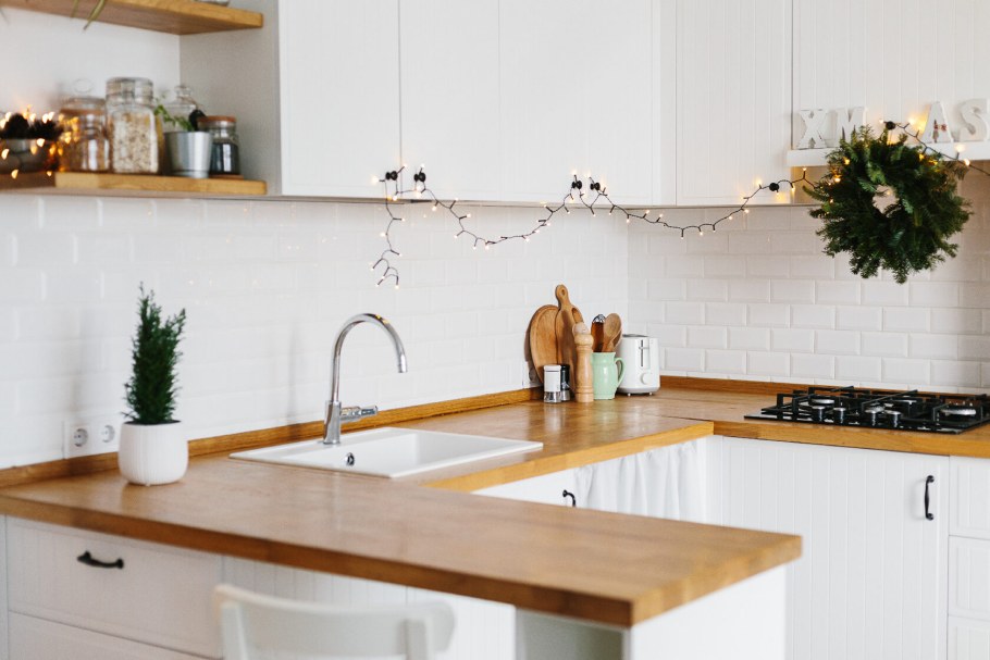 Плинтус для фартука на кухню