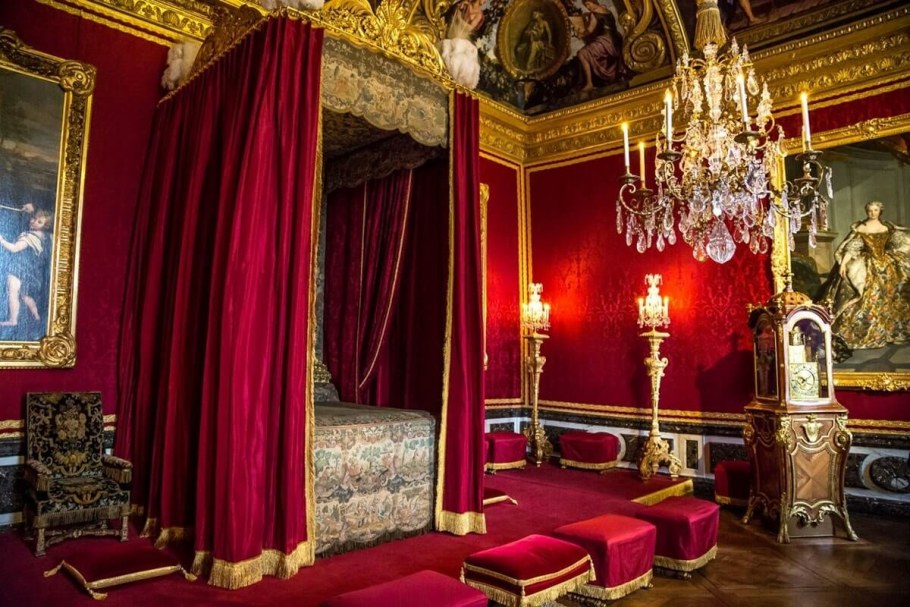 Королевская спальня Версальского дворца