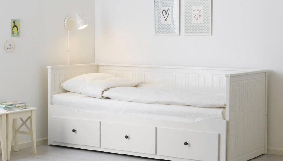 ХЕМНЭС кушетка с 2 матрасами