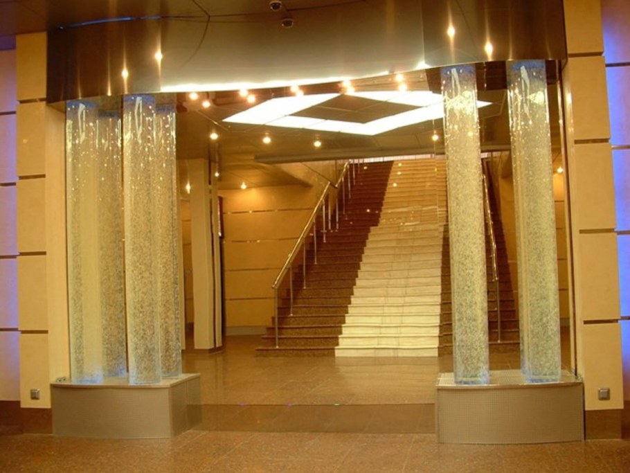 Стеклянные колонны в интерьере