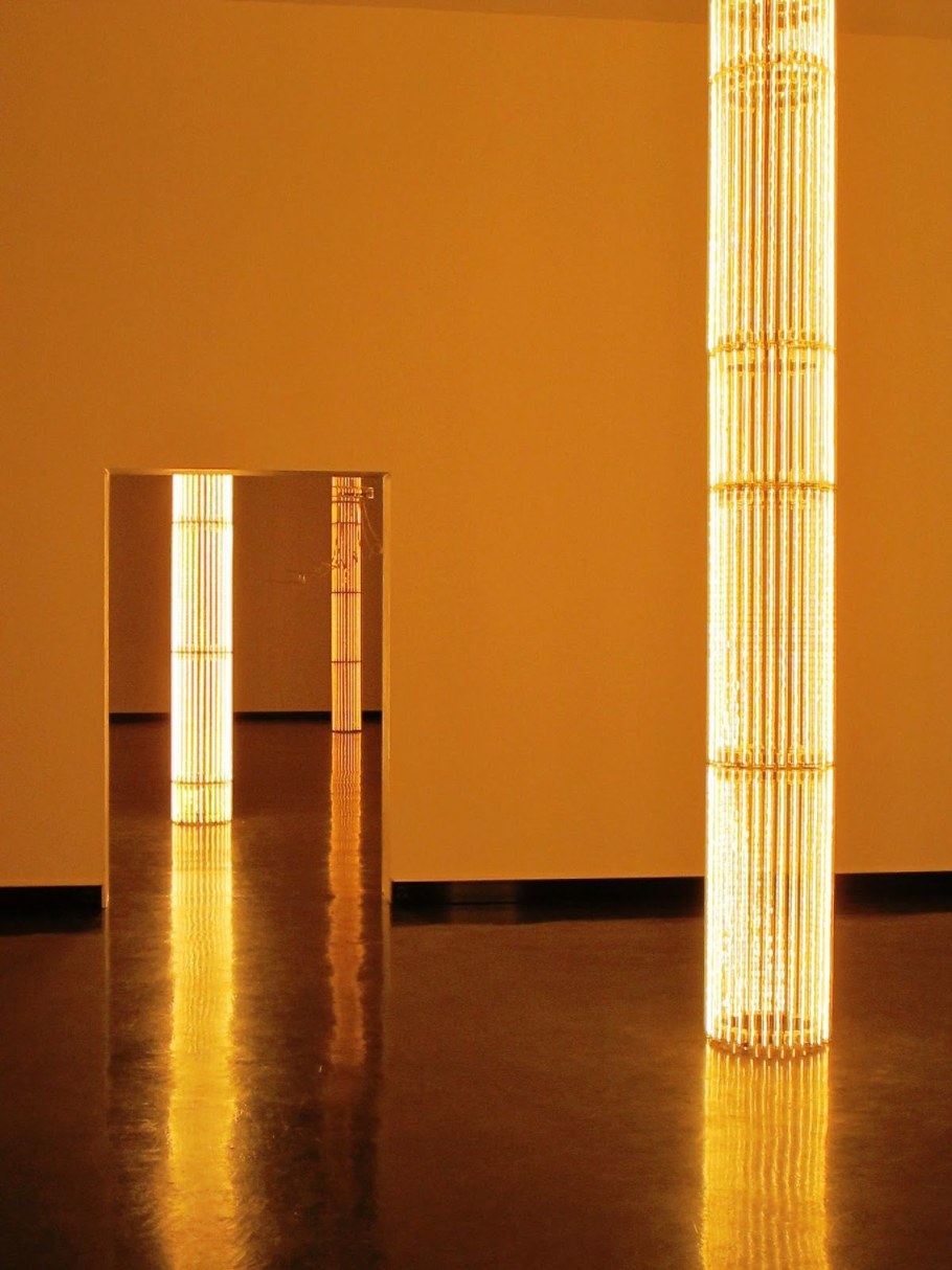 Подсветка колонн в интерьере