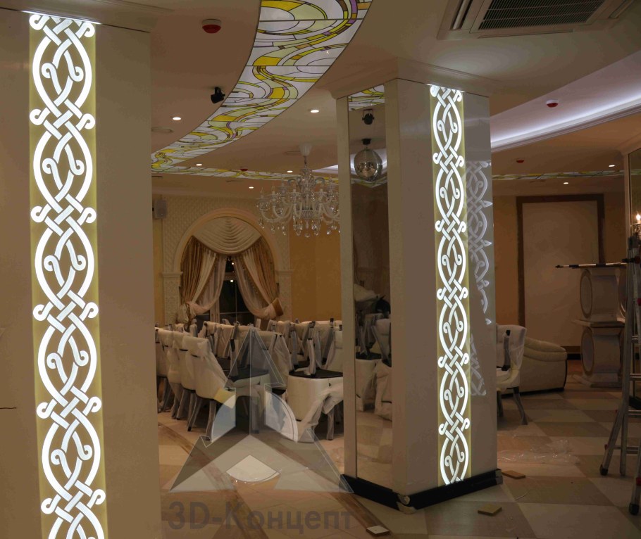 Колонны в интерьере кафе