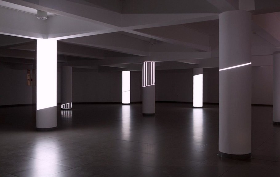 Подсветка колонн в интерьере