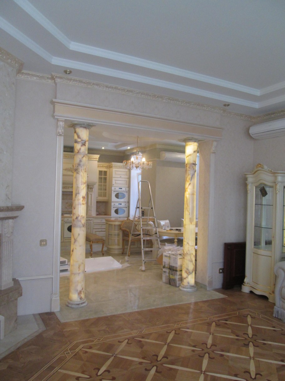 Колонны из оникса