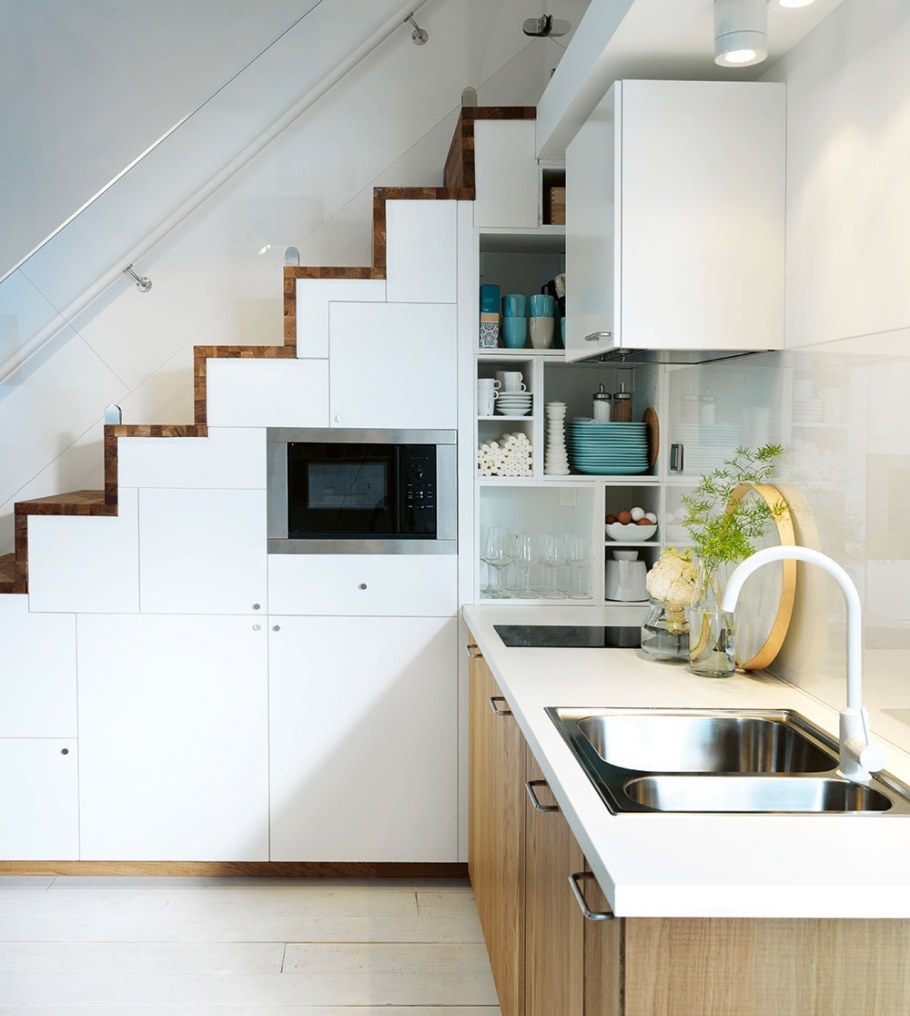 Шкаф под лестницей