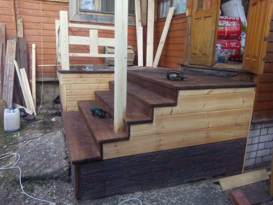 Ступеньки для дачного домика