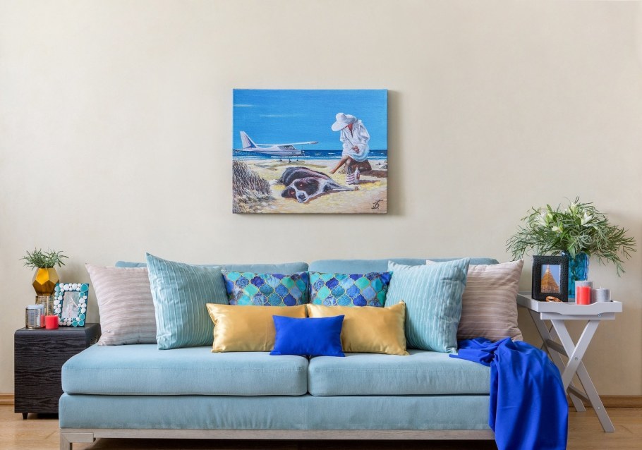 Синий диван в интерьере