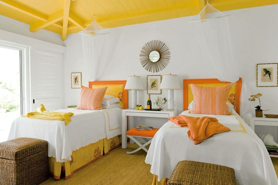 Комната в желтом цвете