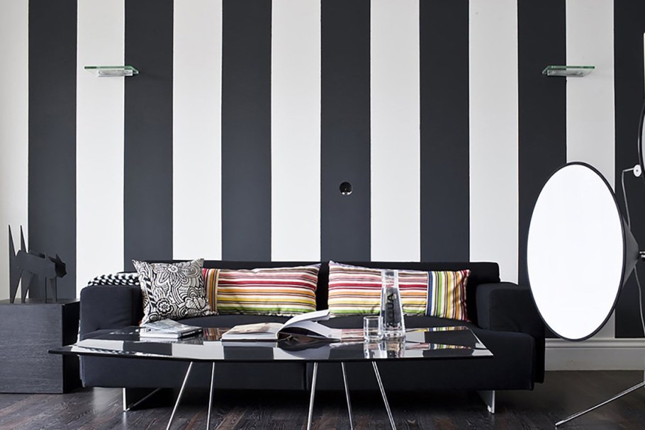 Обои в полоску в интерьере