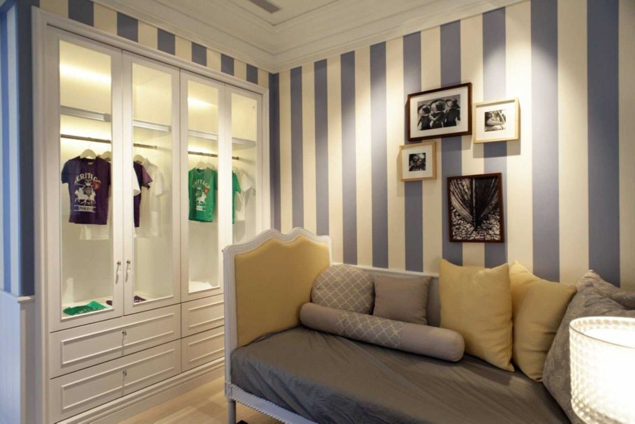 Полоски на стене в интерьере