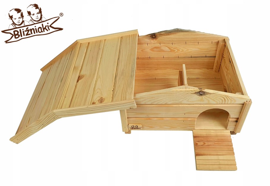 Домик для Ёжика на даче