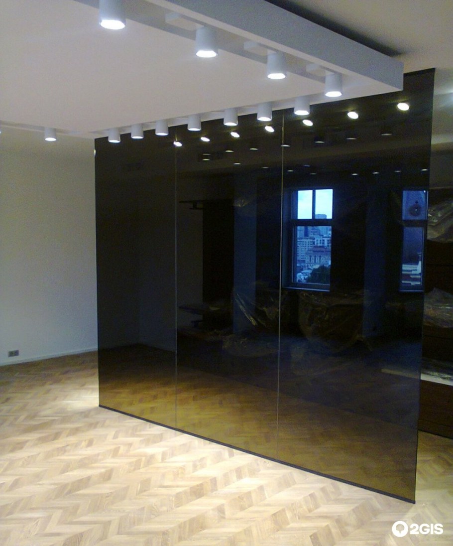 Межкомнатная перегородка со стеклом