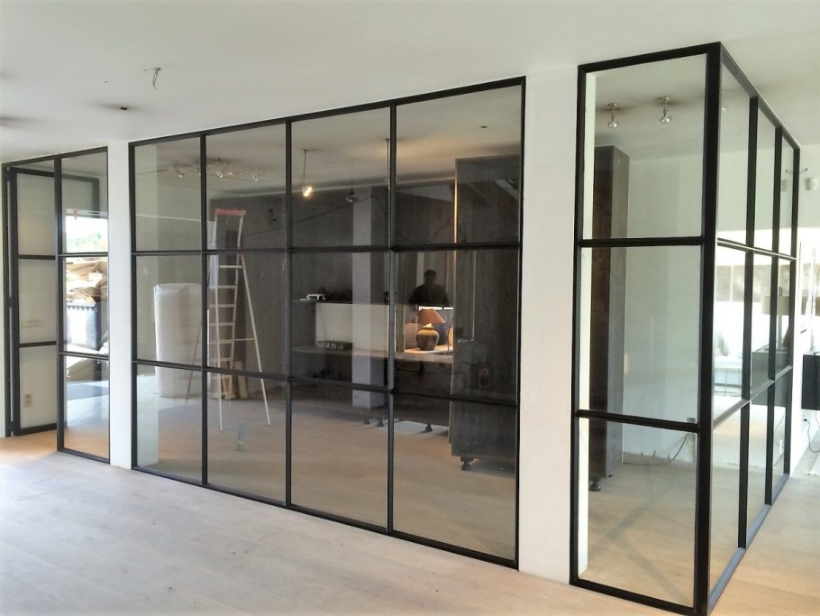 Профиль для стеклянных перегородок черный