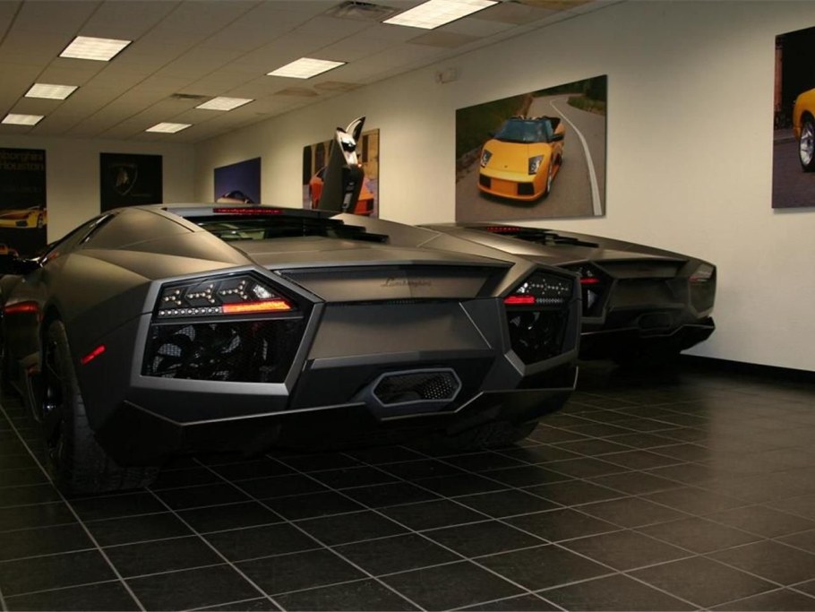 Ламборгини Ревентон салон