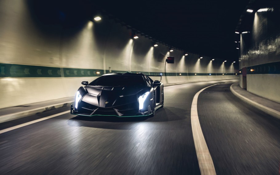 Ламборгини Венено чёрная