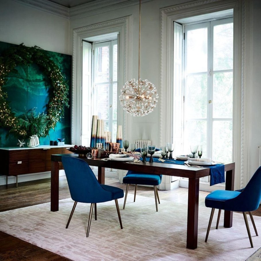 Синие стулья в интерьере