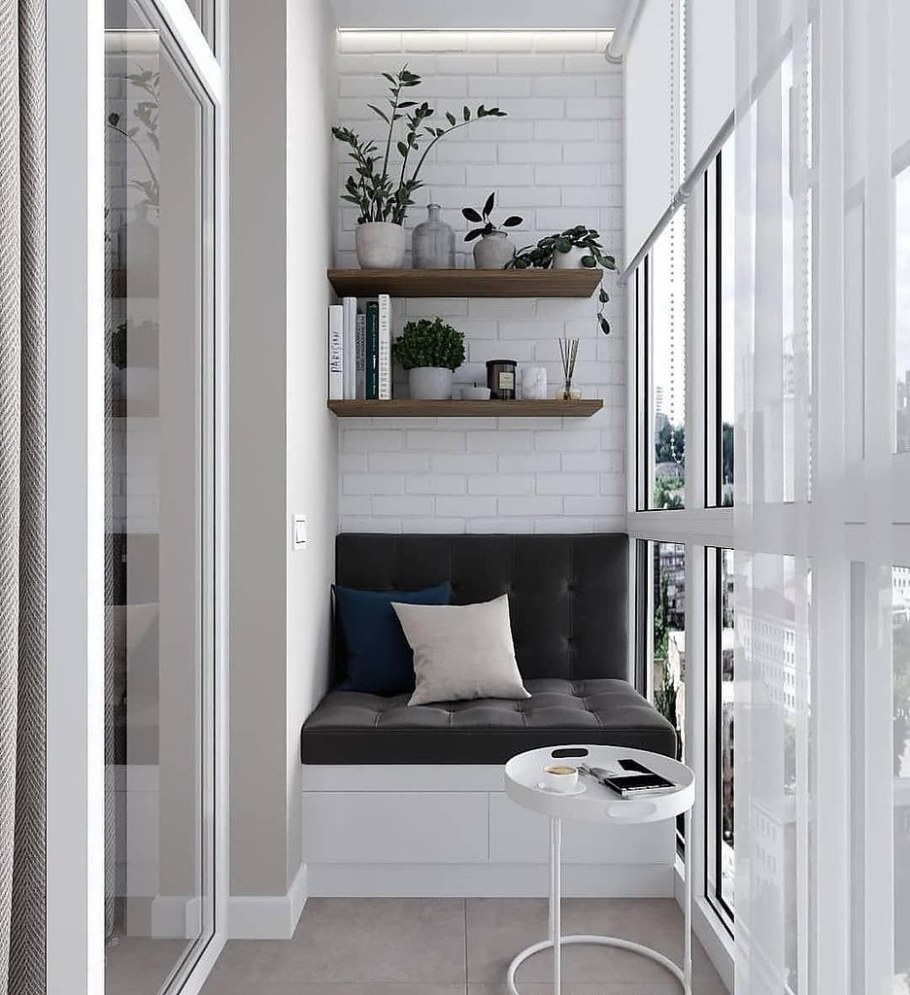 Уютный маленький балкон